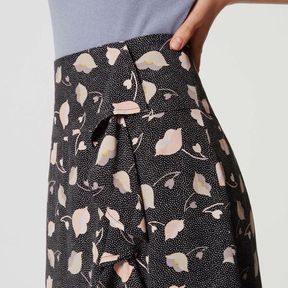 Women’s Loft Flounce Floral Skirt Size 0 - Picture 2 of 3